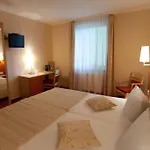 Atomis Hotel